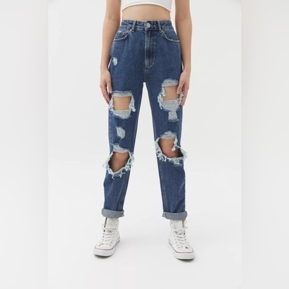 BDG High-Waisted Mom Jean – Destroyed Medium Wash